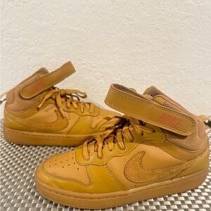 Nike Court Borough Mid 2 Sz 5Y
